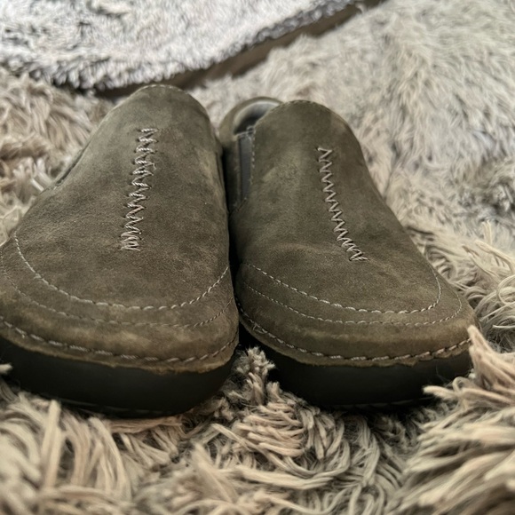 Vionic - Picture 5 of 8